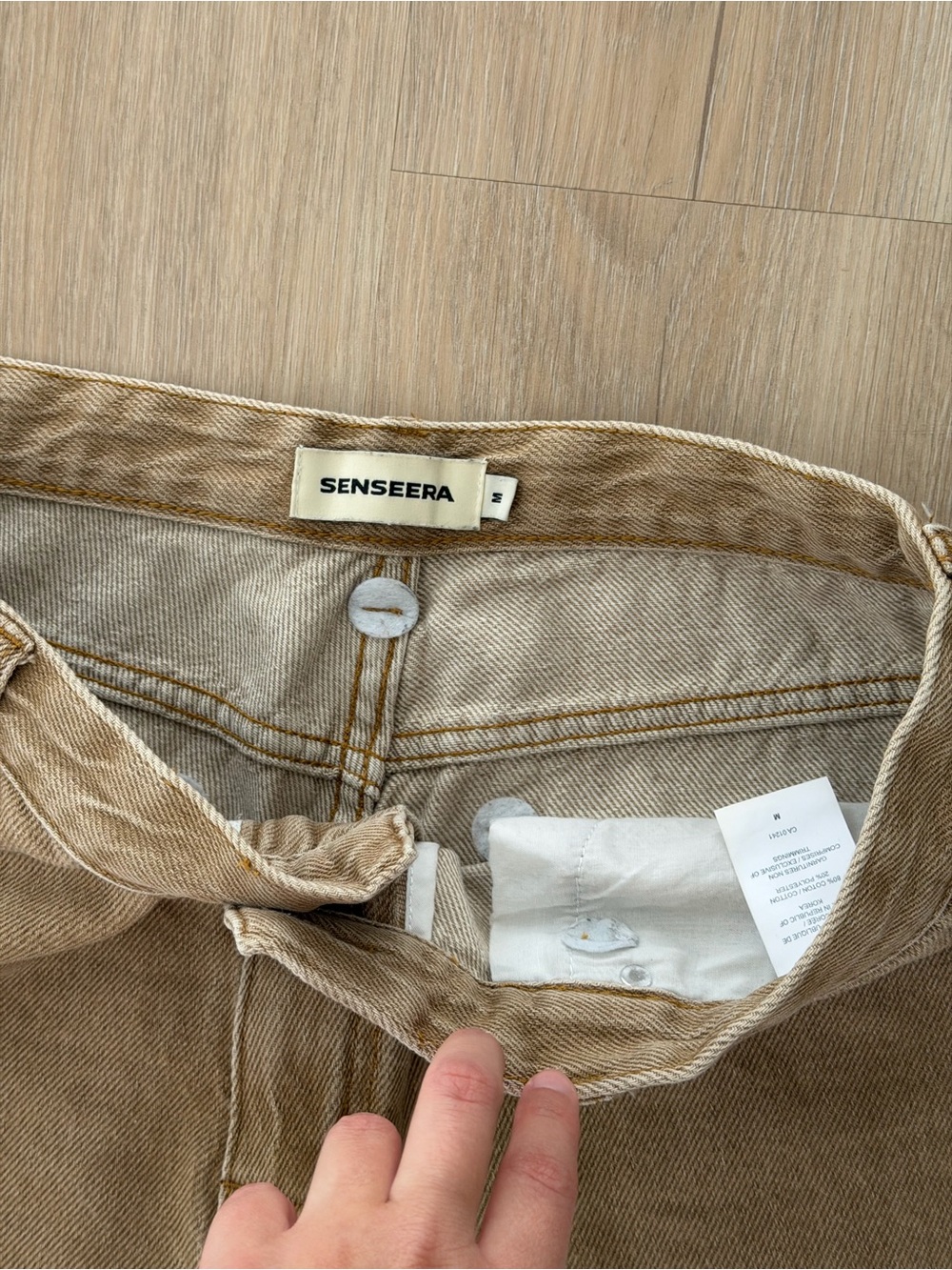 Simons Beige Barrel Leg Jeans Size Medium - Picture 2 of 3